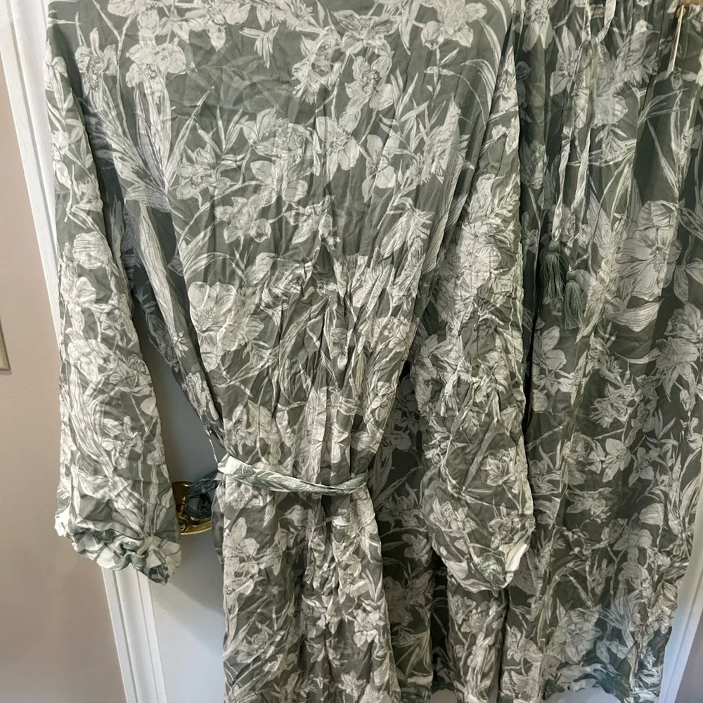 World Market pajama bundle set sage green floral  w robe and pants size L/Small - Picture 5 of 12